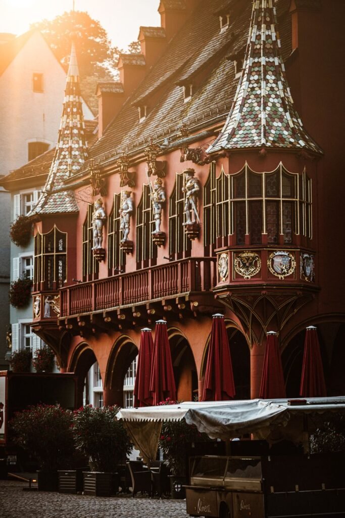 Golden House Bearbeitet